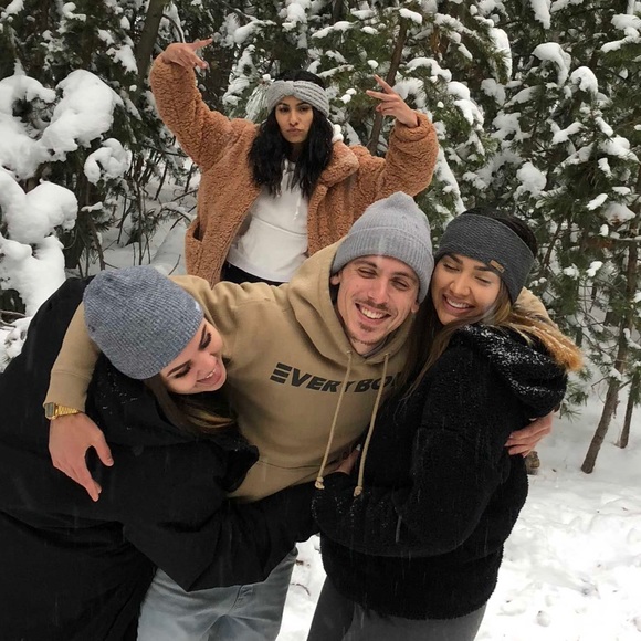 Meet your Posher, Davien - Picture 1 of 1